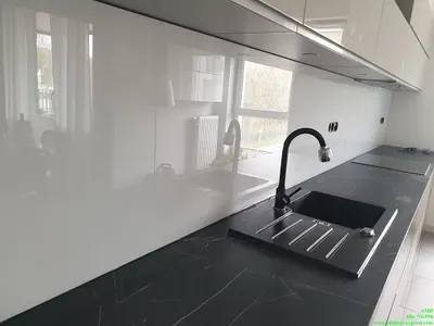 Szklarze-Express Szklarz, lustra na wymiar, panele szklane, kabiny prysznicowe Poznań